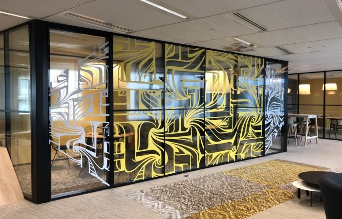 habillage-bureaux-adhésifs-salle de réunion